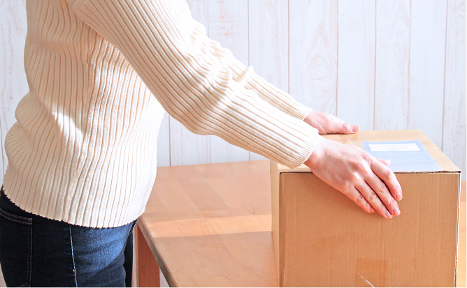 本と必要書類をダンボールに入れて発送